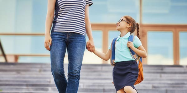 bambina mamma scuola eta evolutiva genitori